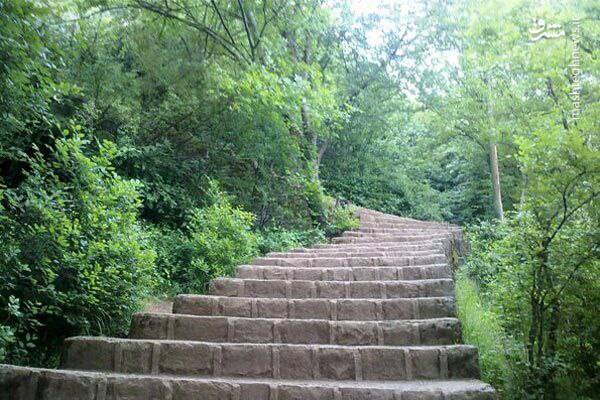 شیطان کوه لاهیجان؛ تلفیق افسانه و طبیعت 2 مسیر پلکانی شیطان کوه